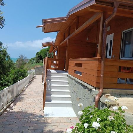 Plazhi Gjeneralit - Small Cabins - Bungalows - Apartaments - Villas - Suite Kavaje Εξωτερικό φωτογραφία