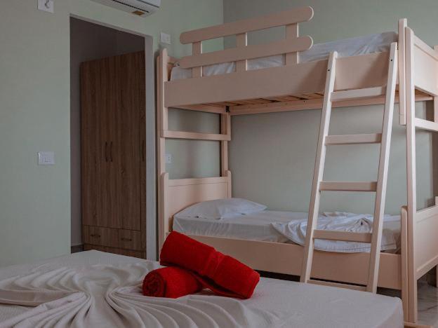 Plazhi Gjeneralit - Small Cabins - Bungalows - Apartaments - Villas - Suite Kavaje Εξωτερικό φωτογραφία