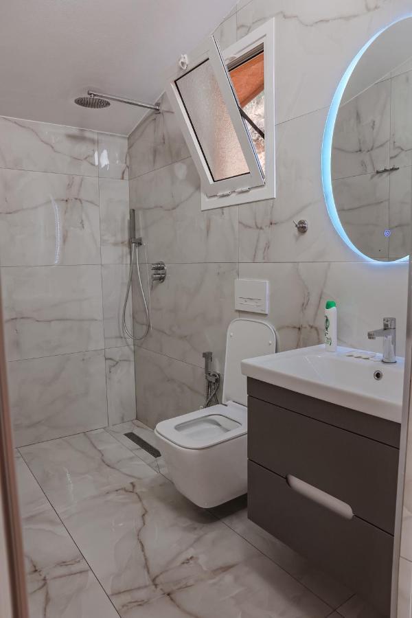 Plazhi Gjeneralit - Small Cabins - Bungalows - Apartaments - Villas - Suite Kavaje Εξωτερικό φωτογραφία