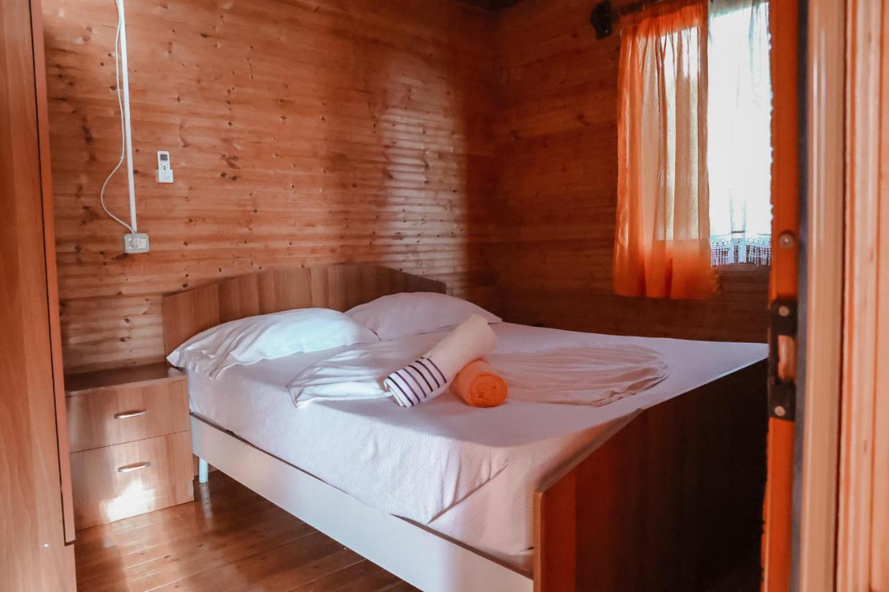 Plazhi Gjeneralit - Small Cabins - Bungalows - Apartaments - Villas - Suite Kavaje Εξωτερικό φωτογραφία