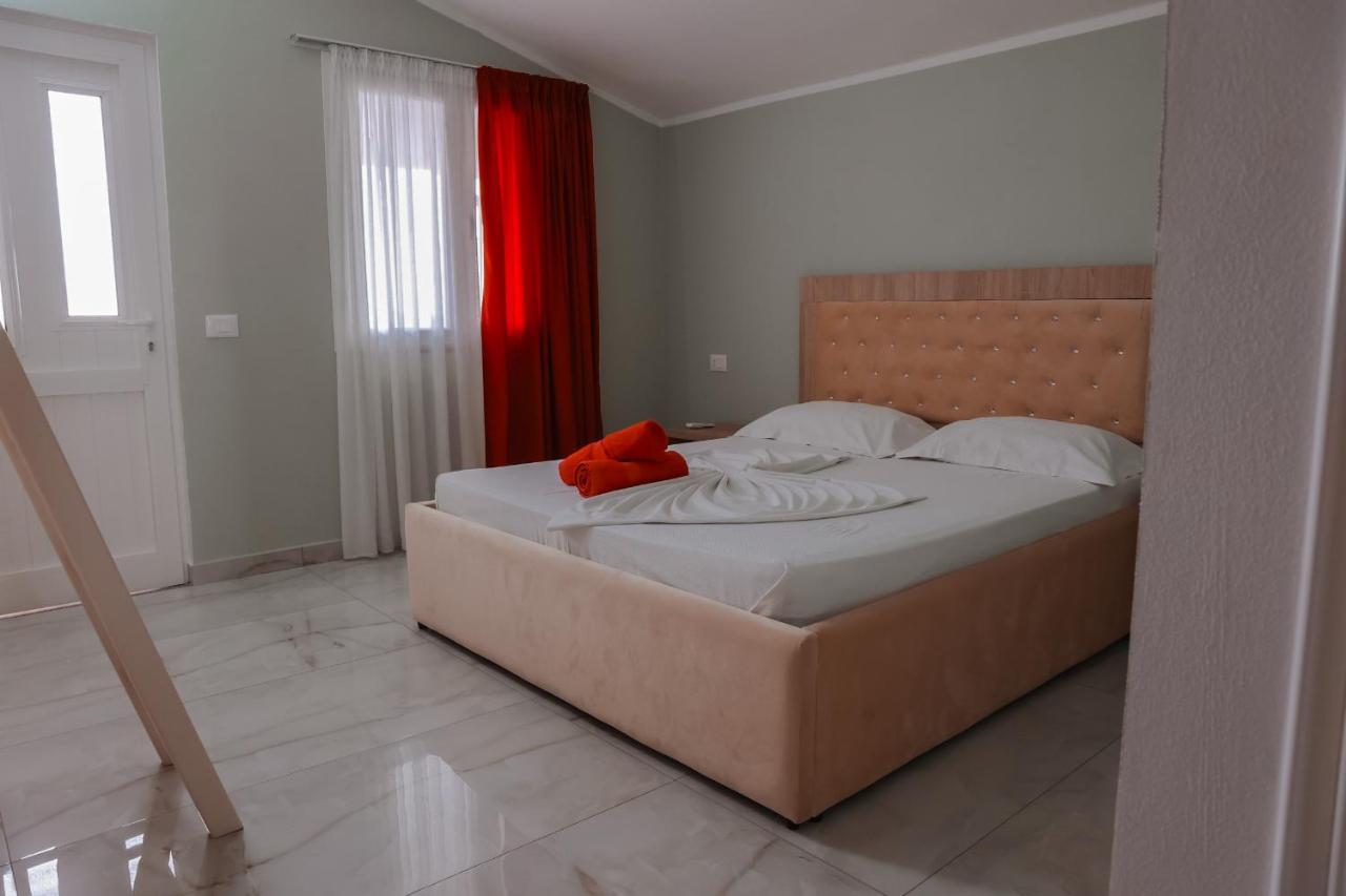 Plazhi Gjeneralit - Small Cabins - Bungalows - Apartaments - Villas - Suite Kavaje Εξωτερικό φωτογραφία