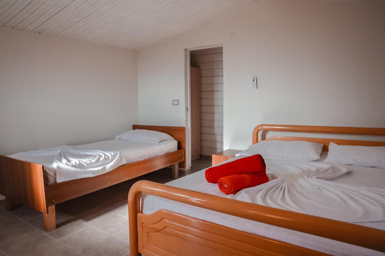 Plazhi Gjeneralit - Small Cabins - Bungalows - Apartaments - Villas - Suite Kavaje Εξωτερικό φωτογραφία
