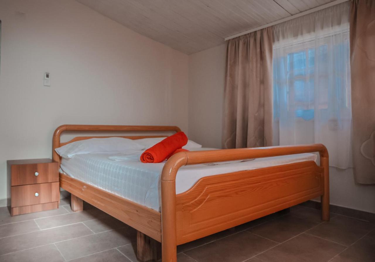 Plazhi Gjeneralit - Small Cabins - Bungalows - Apartaments - Villas - Suite Kavaje Εξωτερικό φωτογραφία