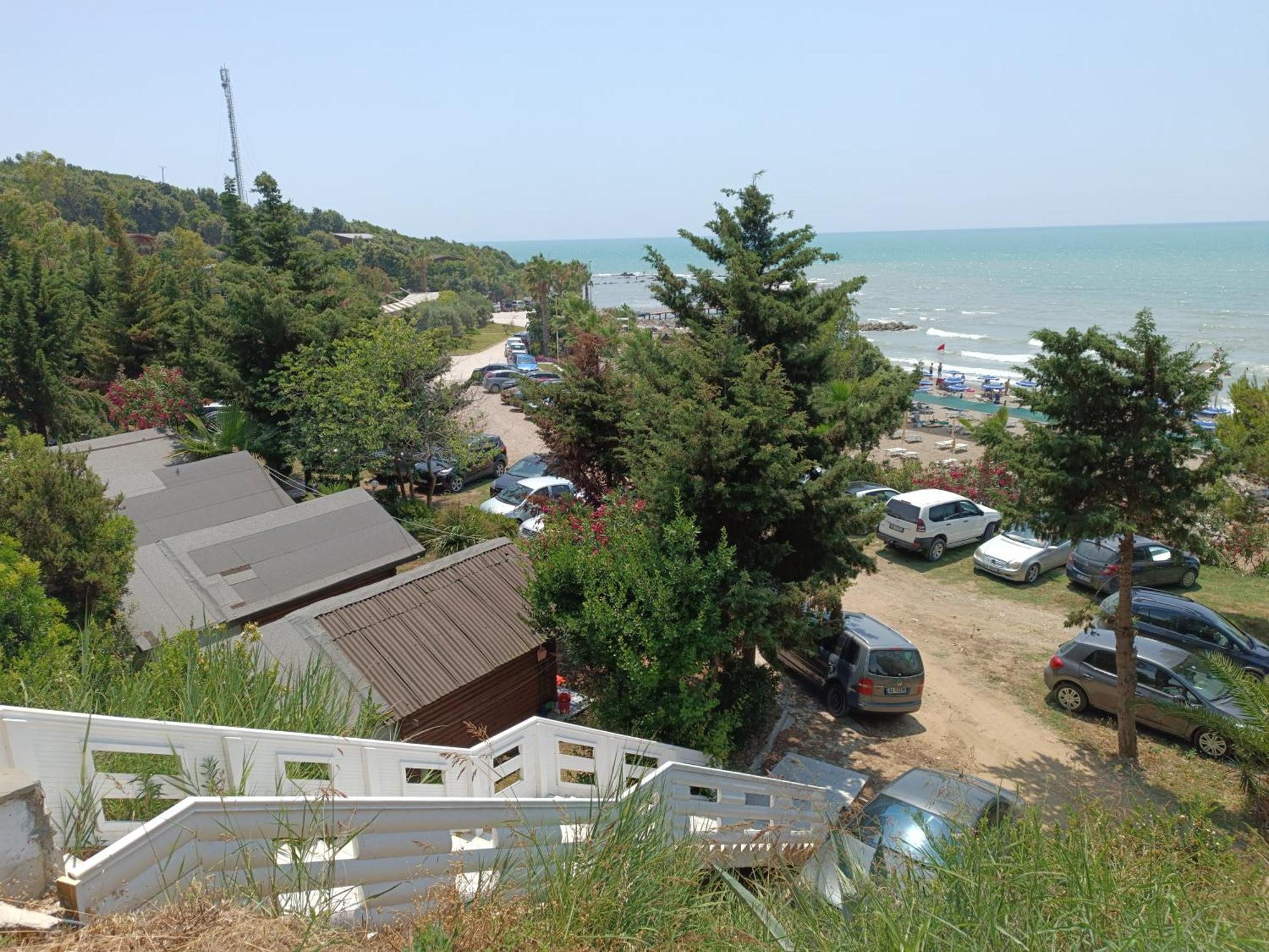 Plazhi Gjeneralit - Small Cabins - Bungalows - Apartaments - Villas - Suite Kavaje Εξωτερικό φωτογραφία
