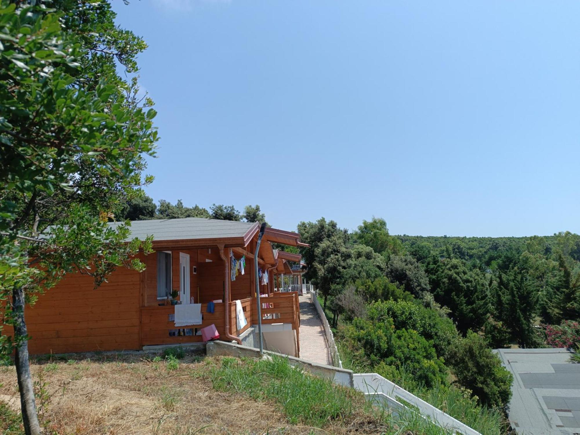Plazhi Gjeneralit - Small Cabins - Bungalows - Apartaments - Villas - Suite Kavaje Εξωτερικό φωτογραφία