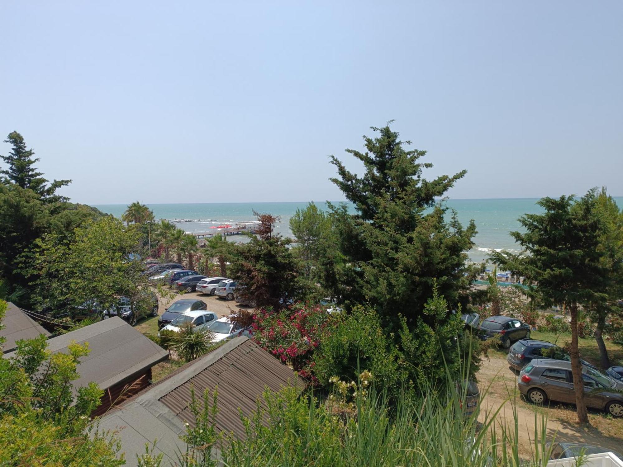 Plazhi Gjeneralit - Small Cabins - Bungalows - Apartaments - Villas - Suite Kavaje Εξωτερικό φωτογραφία
