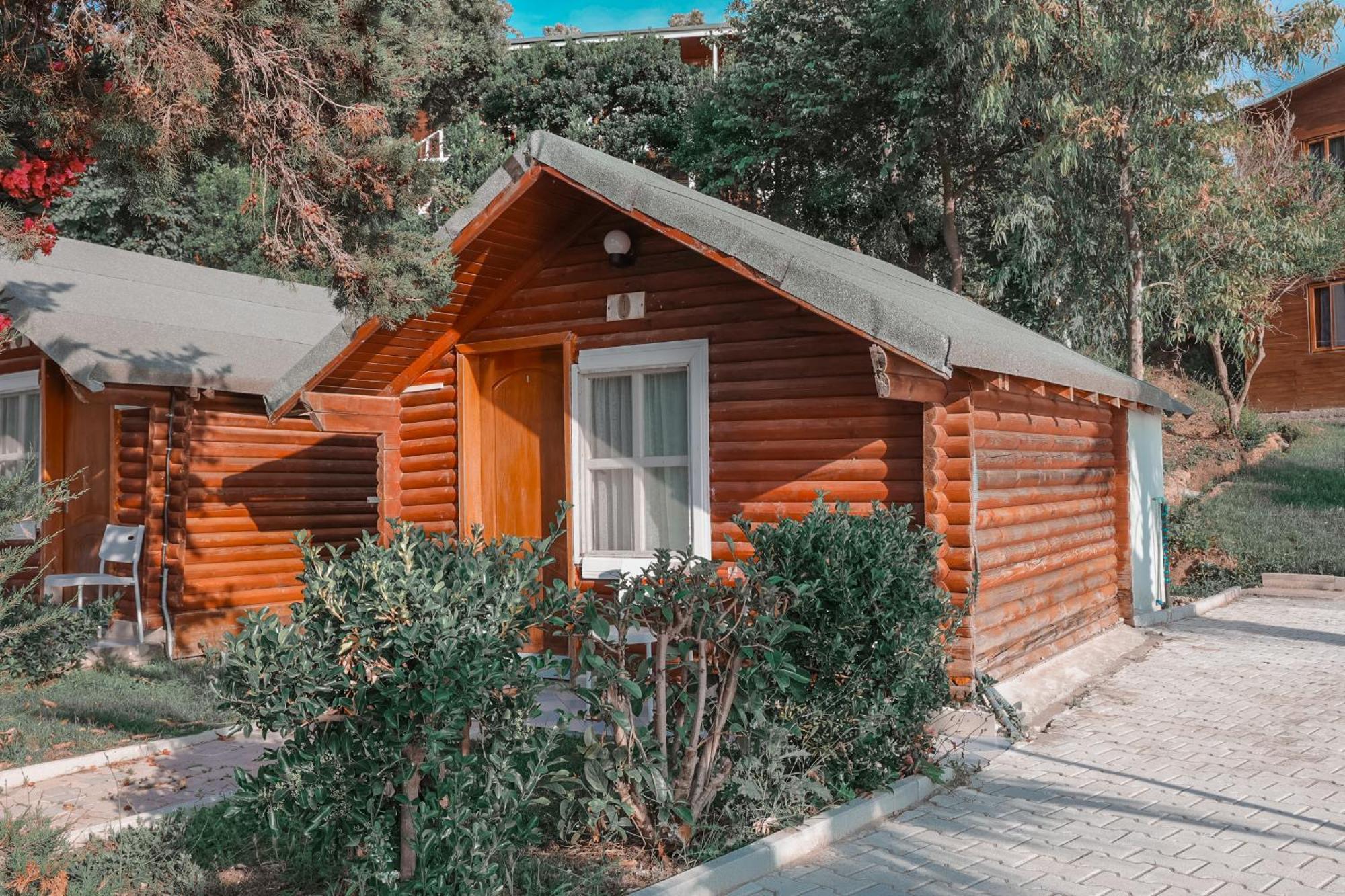 Plazhi Gjeneralit - Small Cabins - Bungalows - Apartaments - Villas - Suite Kavaje Εξωτερικό φωτογραφία